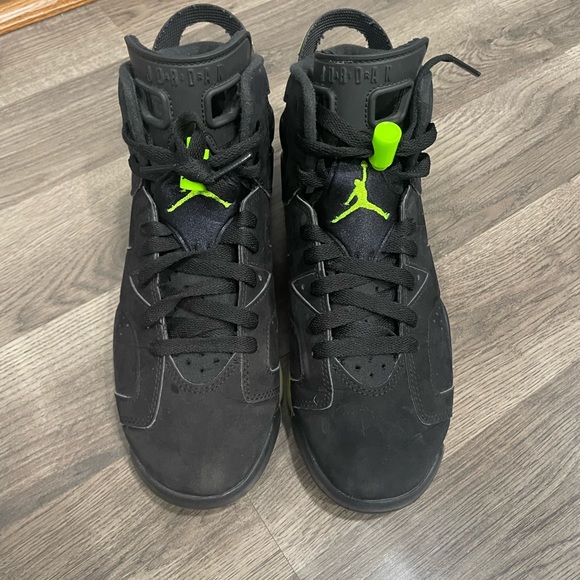 Air Jordan retro “electric green” big kids 6y